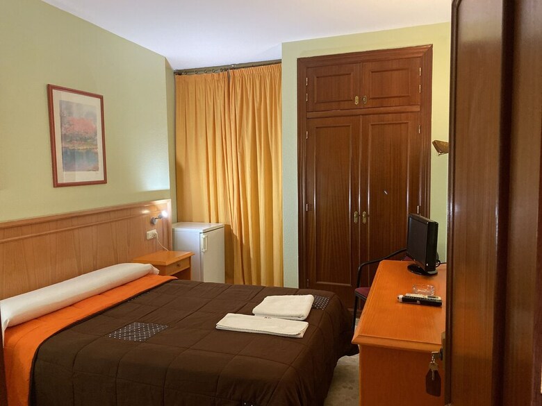 Hostal Carlos III