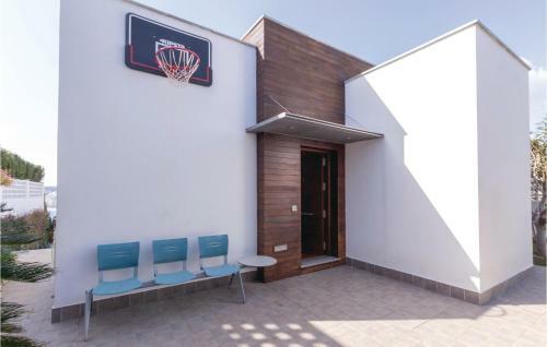 Three-bedroom Holiday Home In Almunecar