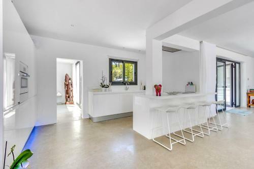 Cala Bassa Villa Sleeps 12 Pool Air Con Wifi