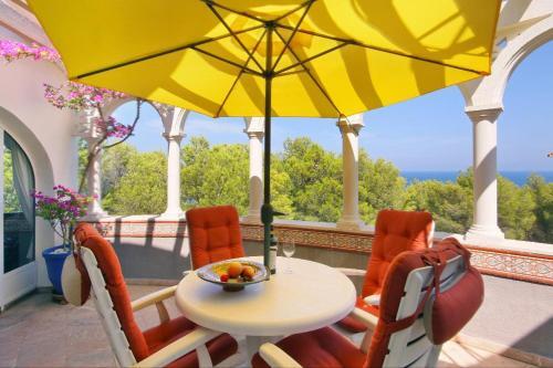 Denia Villa Sleeps 8 Pool Air Con Wifi