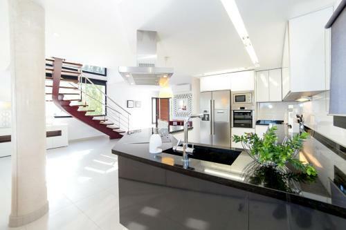 Fanadix Villa Sleeps 8 Pool Air Con Wifi