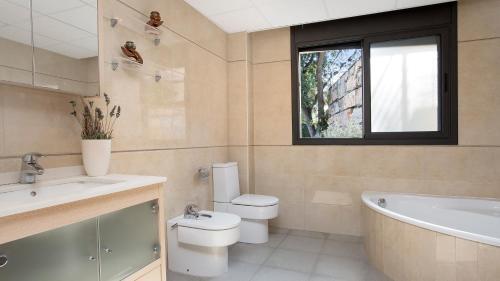 Lloret De Mar Villa Sleeps 8