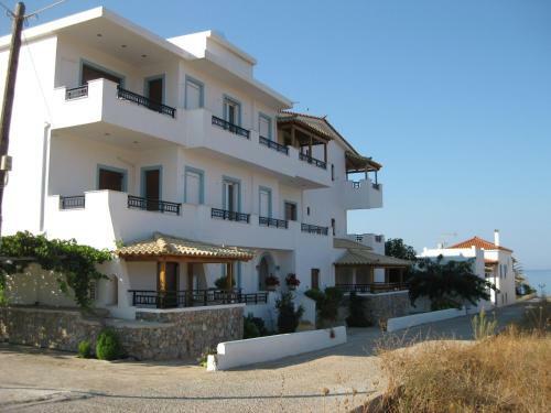 Hostal Maravelias House