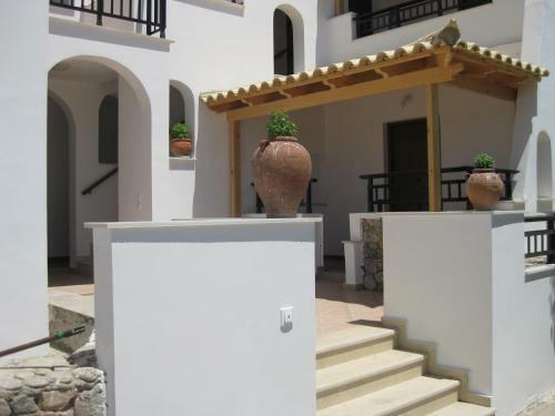 Hostal Maravelias House