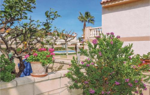 Three-bedroom Holiday Home In Miami Platja