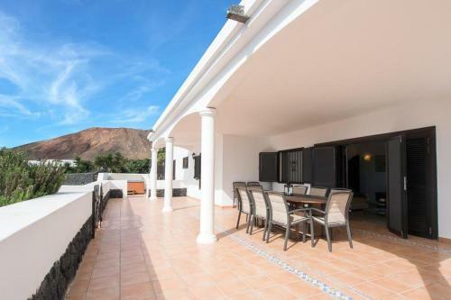 Playa Blanca Villa Sleeps 12 Pool Wifi