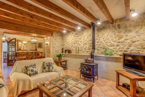 Pollenca Villa Sleeps 6 Pool Air Con Wifi