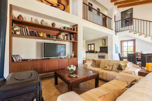 Pollenca Villa Sleeps 6 Air Con Wifi