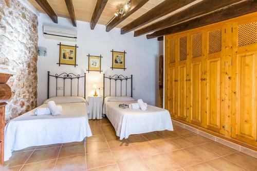Pollenca Villa Sleeps 8 Pool Air Con Wifi