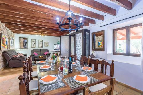 Pollenca Villa Sleeps 8 Pool Air Con Wifi