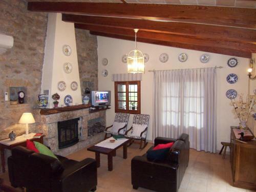 Pollenca Villa Sleeps 4 Pool Air Con Wifi