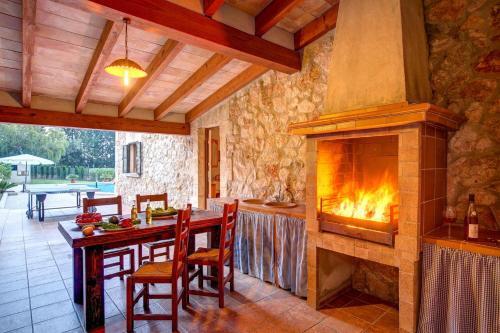 Pollenca Villa Sleeps 4 Pool Air Con Wifi