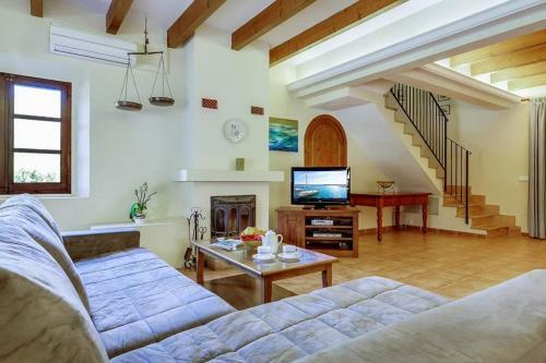 Pollenca Villa Sleeps 8 Pool Air Con Wifi