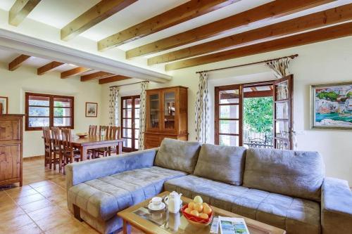 Pollenca Villa Sleeps 8 Pool Air Con Wifi
