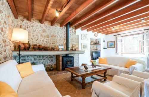 Pollenca Villa Sleeps 8 Pool Air Con Wifi