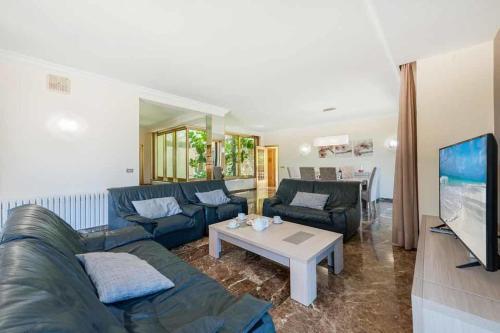 Port De Pollenca Villa Sleeps 10 Pool Air Con Wifi