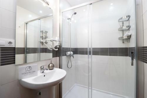 Summerland Apartments Rota