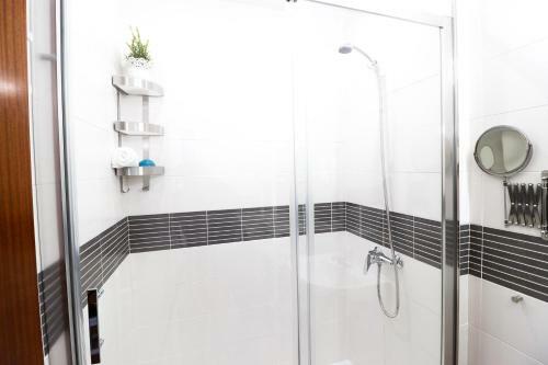 Summerland Apartments Rota