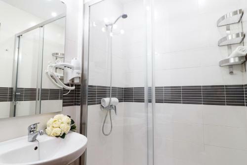 Summerland Apartments Rota