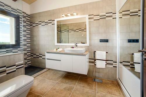 S'horta Villa Sleeps 8 Pool Air Con Wifi