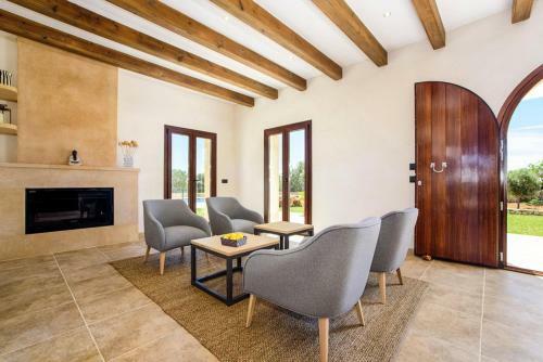 S'horta Villa Sleeps 8 Pool Air Con Wifi