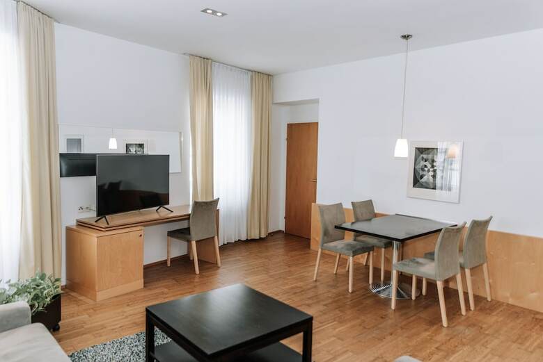 Airport Boutiquehotel Hein