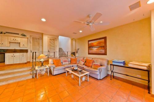 Spacious With Convenient Cabo Location, Villa Ballena