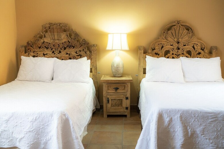 Tadeo Inn Bed & Breakfast