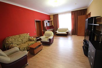Yanais Hotel
