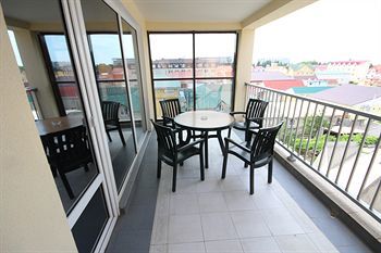 Yanais Hotel