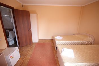 Yanais Hotel