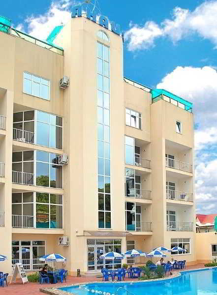 Yanais Hotel