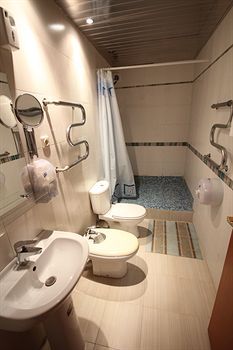 Yanais Hotel
