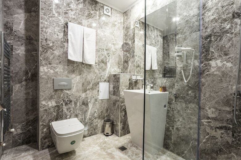 Earth And People Hotel & Spa
