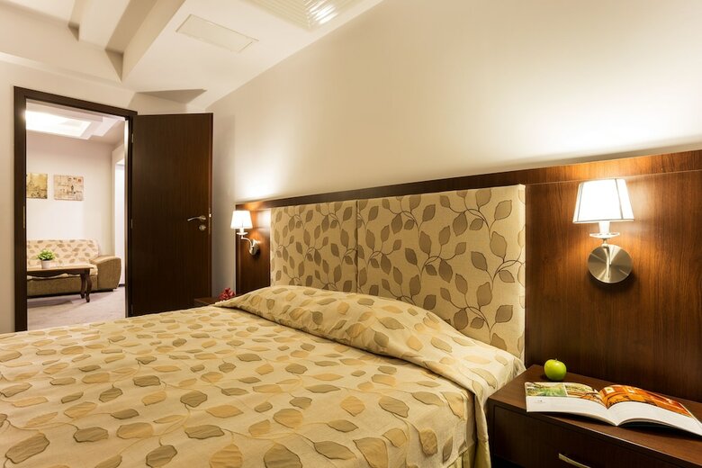 Earth And People Hotel & Spa