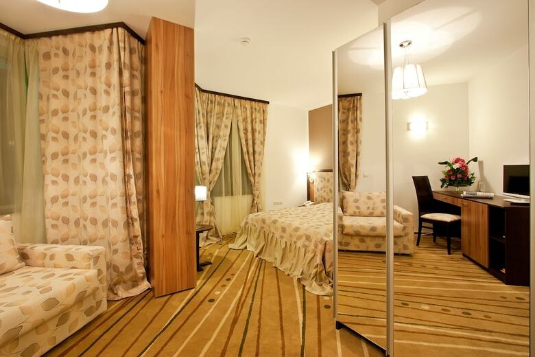 Earth And People Hotel & Spa