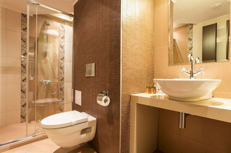 Earth And People Hotel & Spa