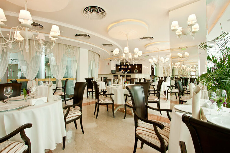 Earth And People Hotel & Spa