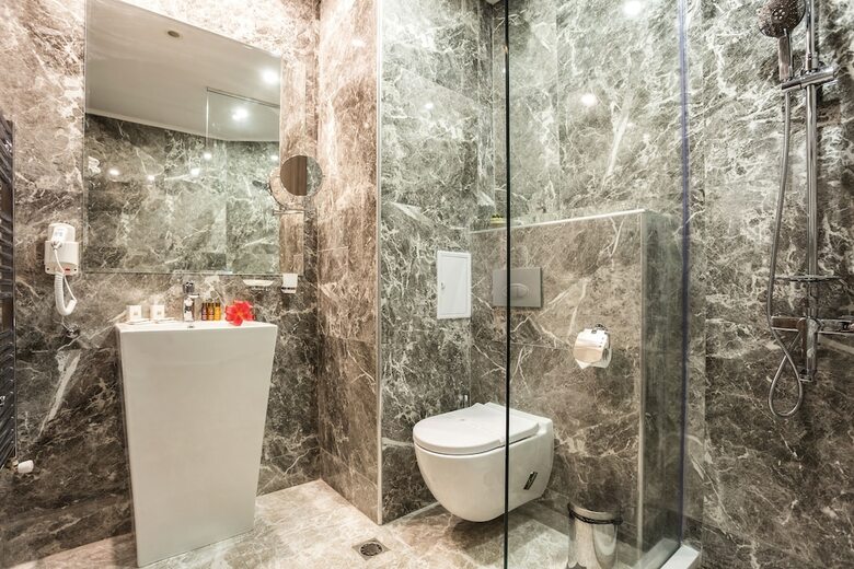 Earth And People Hotel & Spa