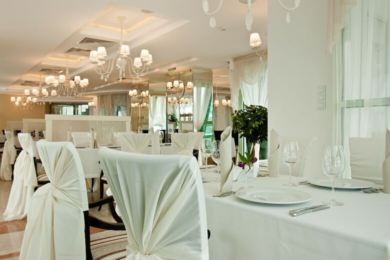 Earth And People Hotel & Spa