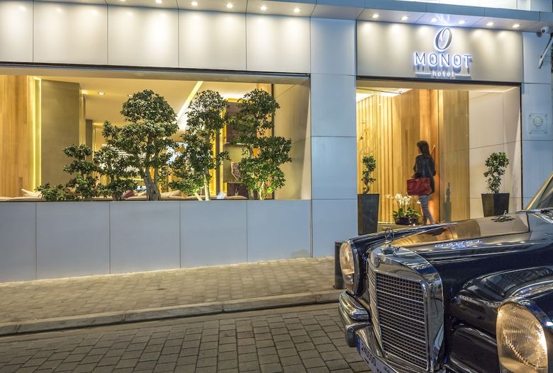 O Monot Hotel