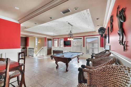 Gigglin Marlin Home