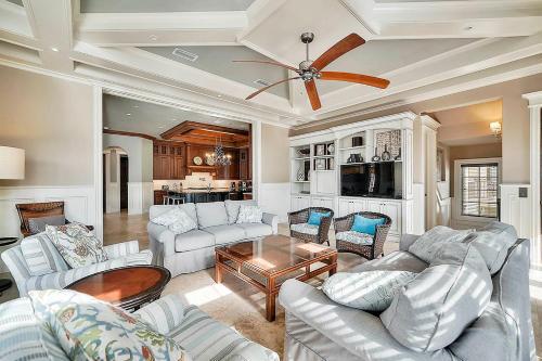 Gigglin Marlin Home