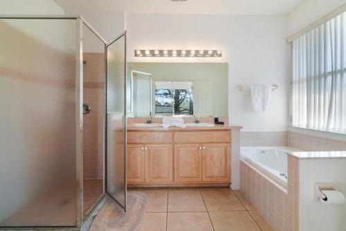 Gated 4 Bedroom 2 Bath Pool Home In Kissimmee