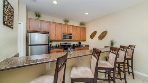 4 Bedroom 3 Bath Town Home With Pool In Paradise Palms