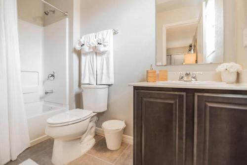 Beautiful 4 Bedroom 3.5 Bath End Unit Town Home Located In Compass Bay