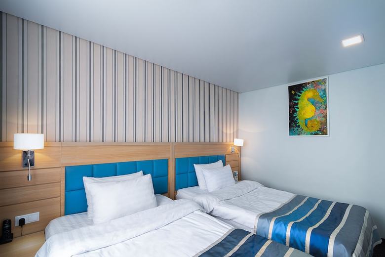Hotel Equator