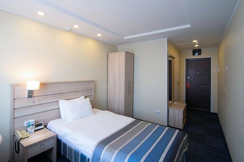 Hotel Equator