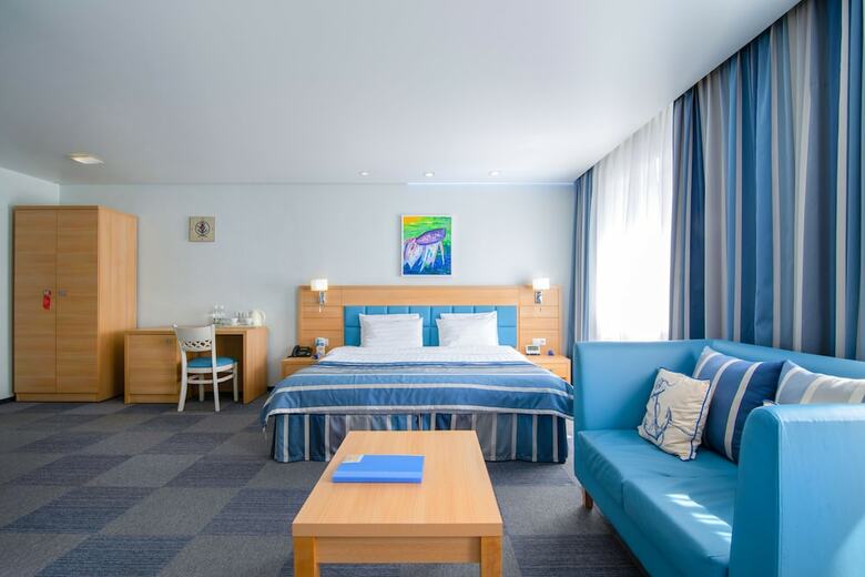 Hotel Equator