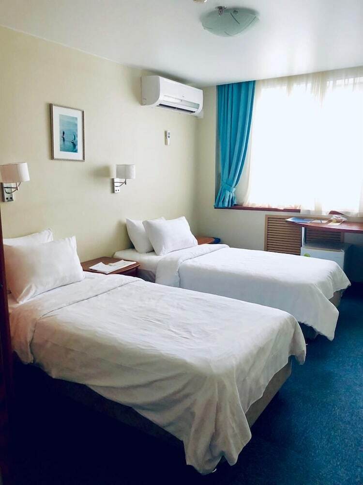 Hotel Equator